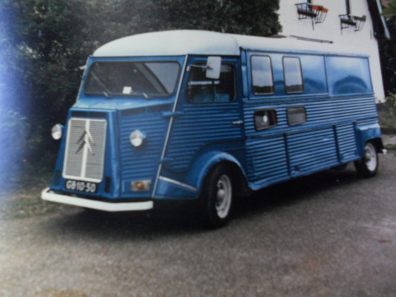 A Bus blauw.jpg